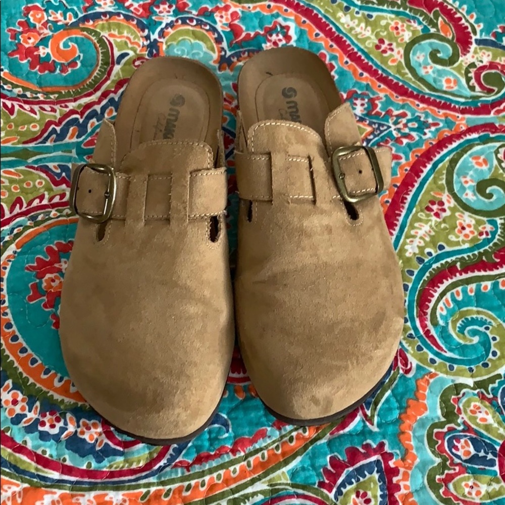 makalu slip on clog